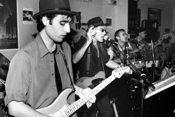 Friends: Les Chasseurs de Deprime at the Jazz'Note